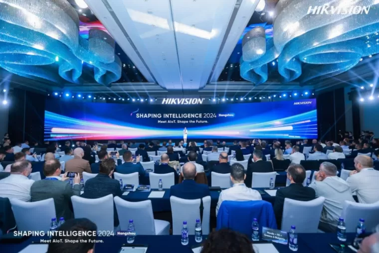 Hikvision présente les avancées de l’AIoT pour construire un monde meilleur lors du Summit 2024 sur le Shaping Intelligence, Le Bouscat, Domotic Concept